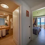 מלון Sea Palace 5*