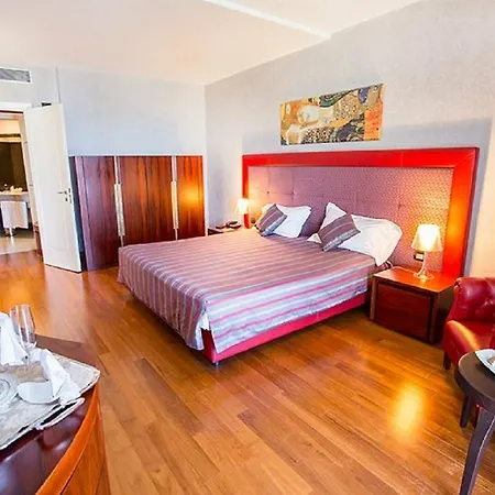 Sea Palace Hotel 5*
